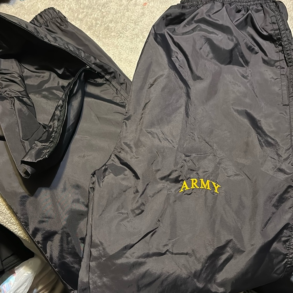Holloway athletic wind breaker pants with Army embroidered on them sz L men’s